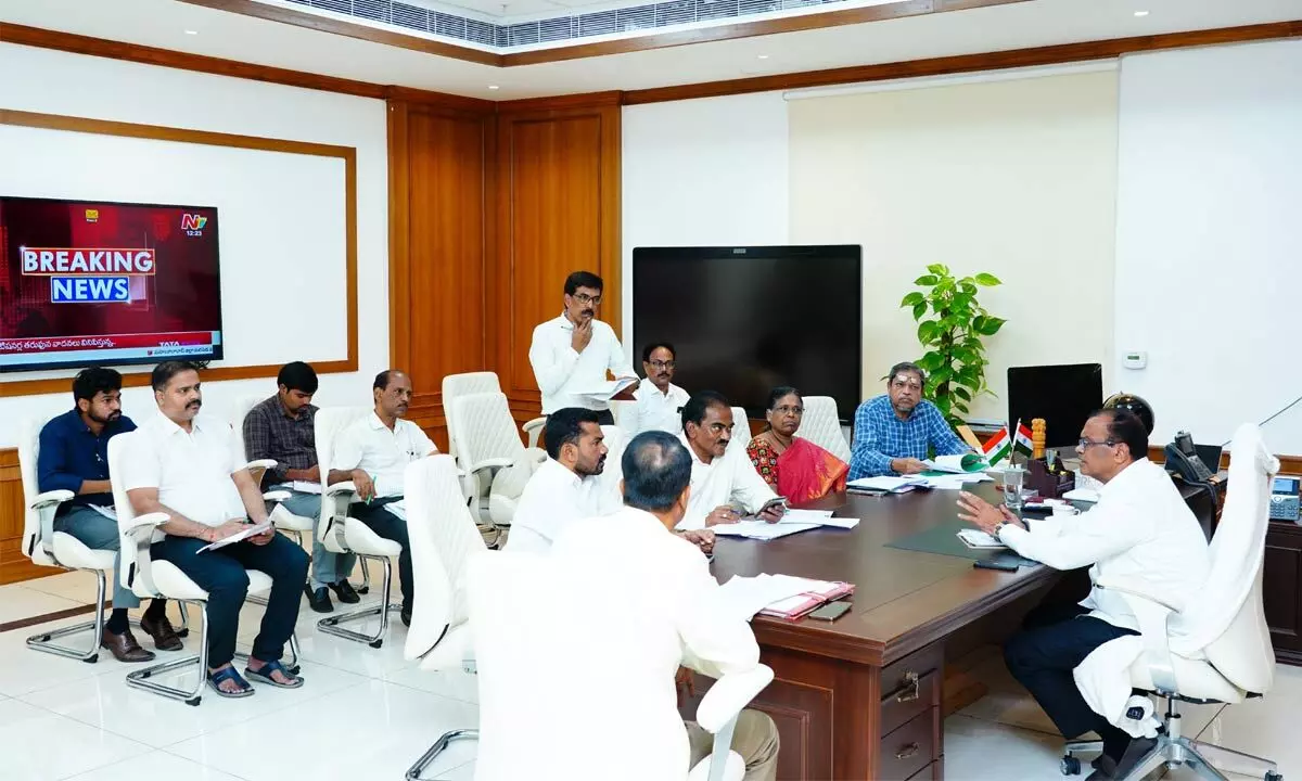 Floods Leave Rs 1,000 Cr Damage to Roads: Komatireddy Orders Detailed Report Floods Leave Rs 1,000 Cr Damage to Roads: Komatireddy Orders Detailed Report