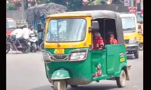 Auto drivers get nudged under wheeler-dealers’ machinations