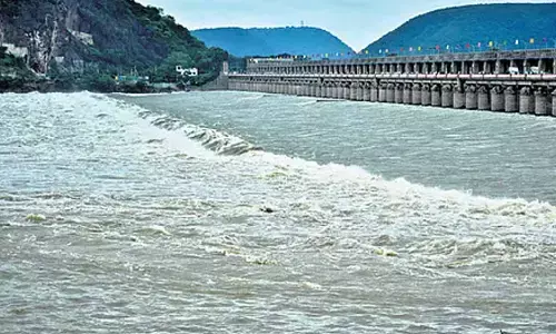 Flood alert continues on banks of Godavari, Krishna