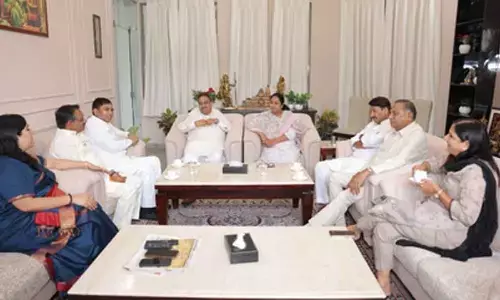 Delhi BJP MPs meet CM Gupta a day after attack to enquire about her health