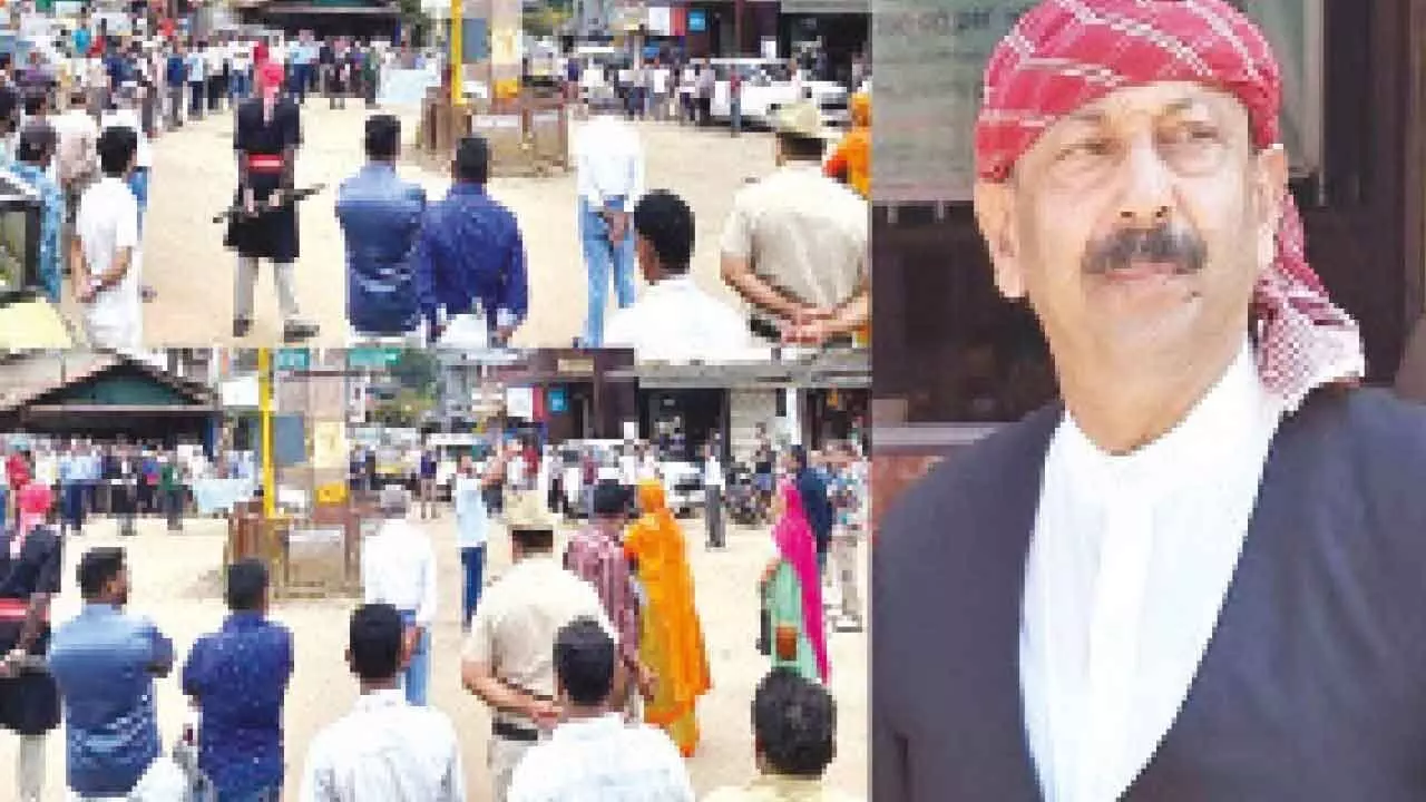 Codavas form human chain in Siddapura