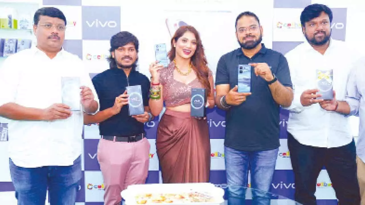 Cellbay Launches vivo V60 with ZEISS Optics in Hyderabad Cellbay Launches vivo V60 with ZEISS Optics in Hyderabad