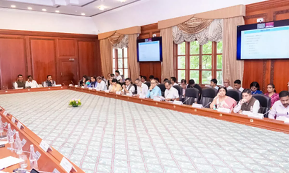 Implement social sector schemes effectively to improve living standards of people: Fadnavis Implement social sector schemes effectively to improve living standards of people: Fadnavis