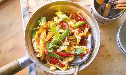 Fresh, fast, and flavorful: Classic vegetable jalfrezi