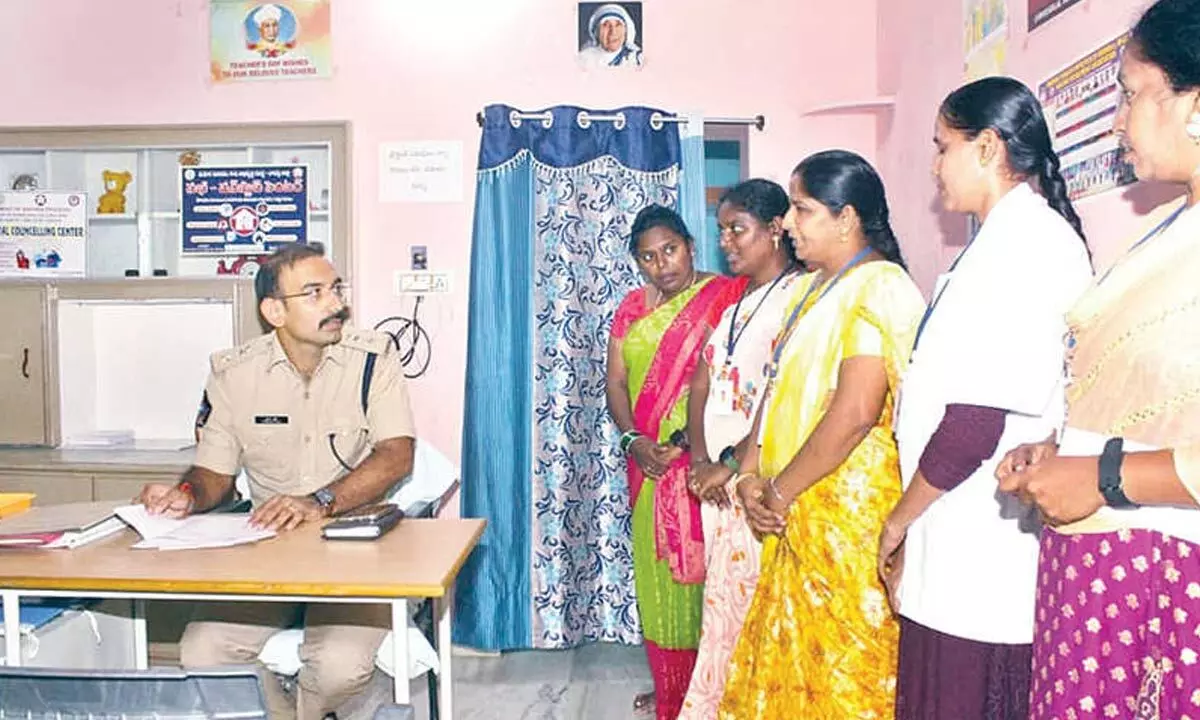 SP reviews Sakhi One Stop Center services