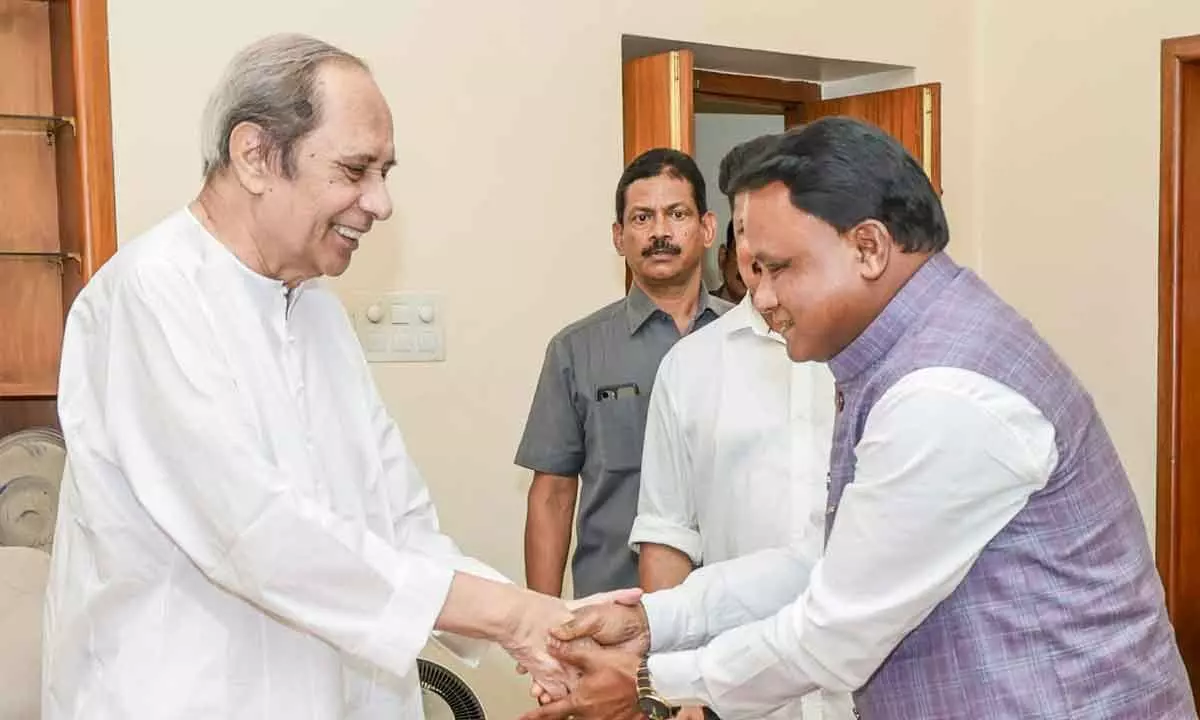 Majhi meets Naveen, enquires about health