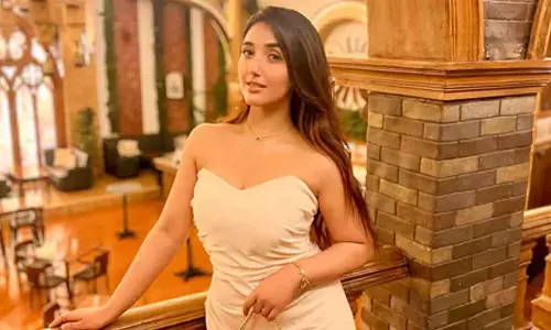 Ashnoor Kaur posts a special selfie before entering Bigg Boss house, says will miss parents