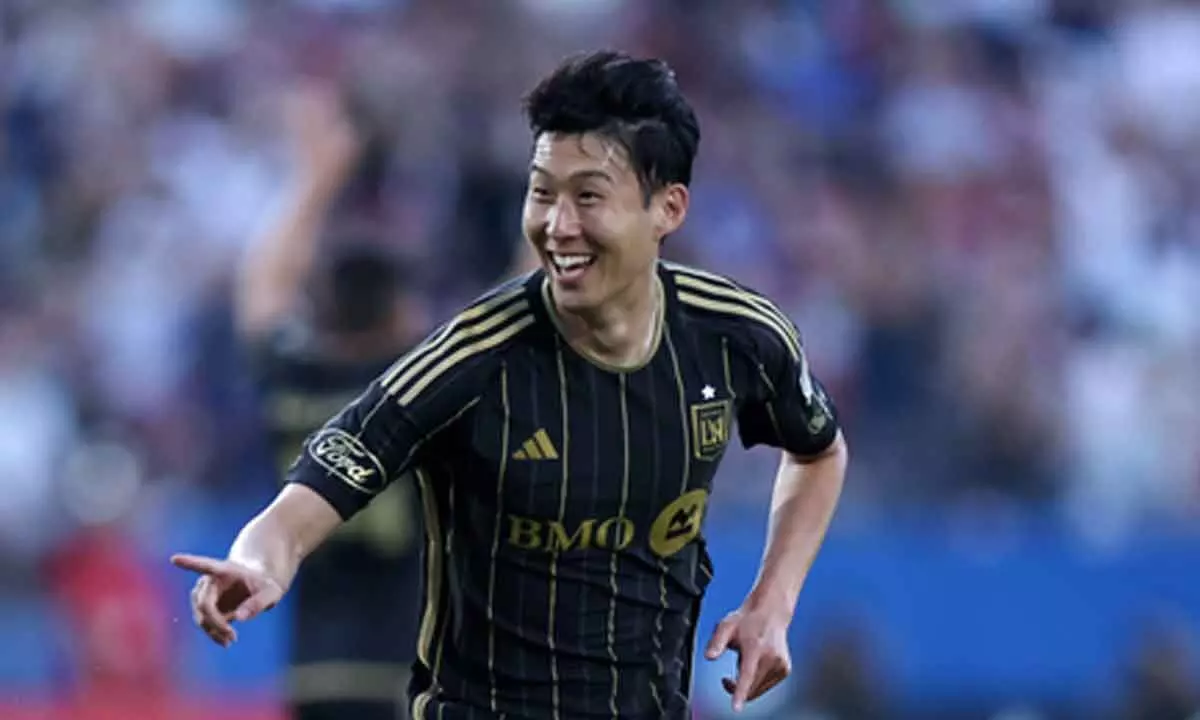 Son scores first MLS goal with spectacular free kick in 1-1 draw at FC Dallas Son scores first MLS goal with spectacular free kick in 1-1 draw at FC Dallas