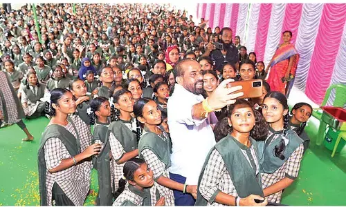 Health Min Satyakumar urges students to embrace cleanliness