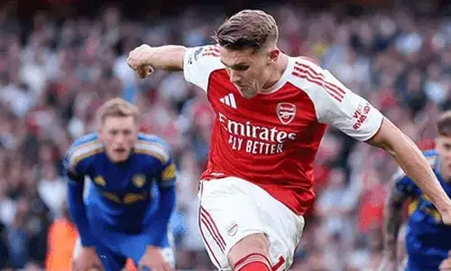 Gyokeres hits double as Arsenal thrash Leeds