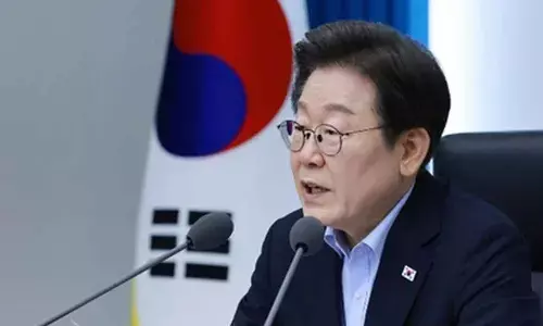 South Korean President Lee meets ex-Japanese PM, lawmakers to discuss bilateral ties