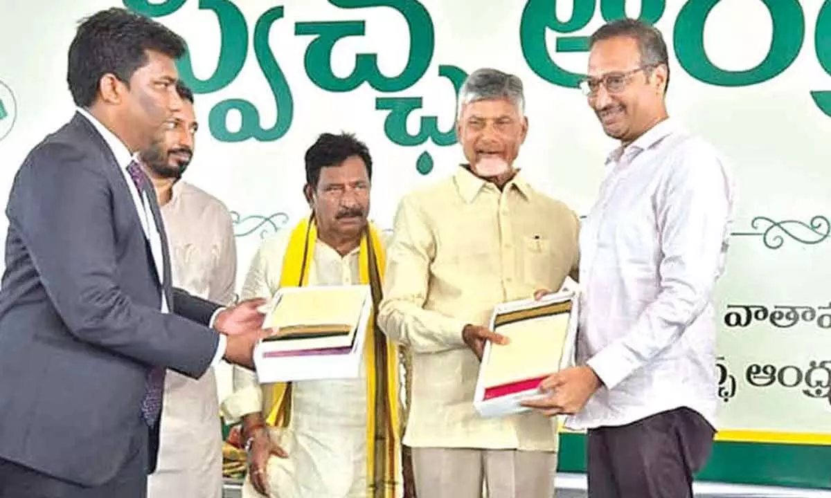 Bangaru Kutumbalu mentor felicitated Bangaru Kutumbalu mentor felicitated