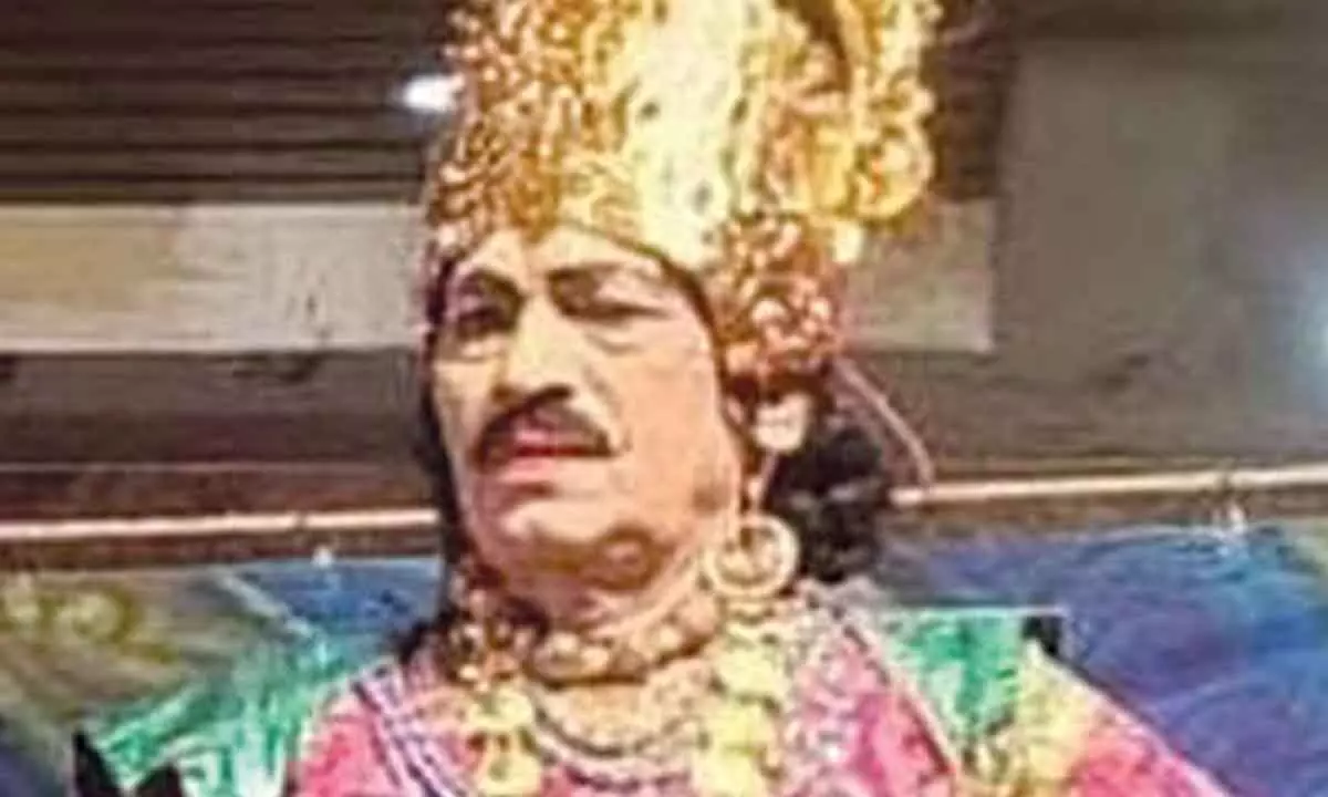 Naren receives applause for Harischandra portrayal