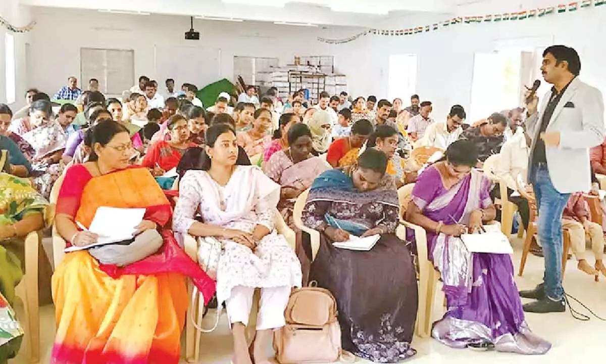 Free English training held for teachers under FLN prog Free English training held for teachers under FLN prog