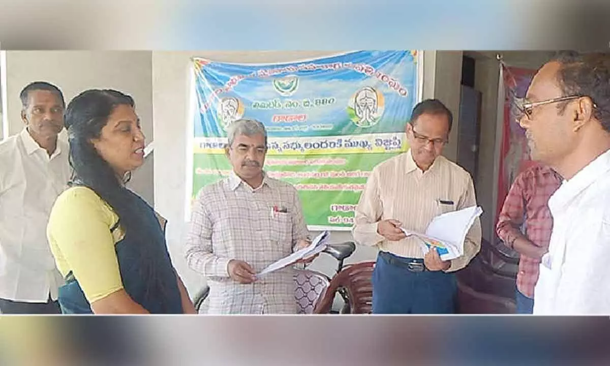 Farmers advised against using excessive fertilisers Farmers advised against using excessive fertilisers