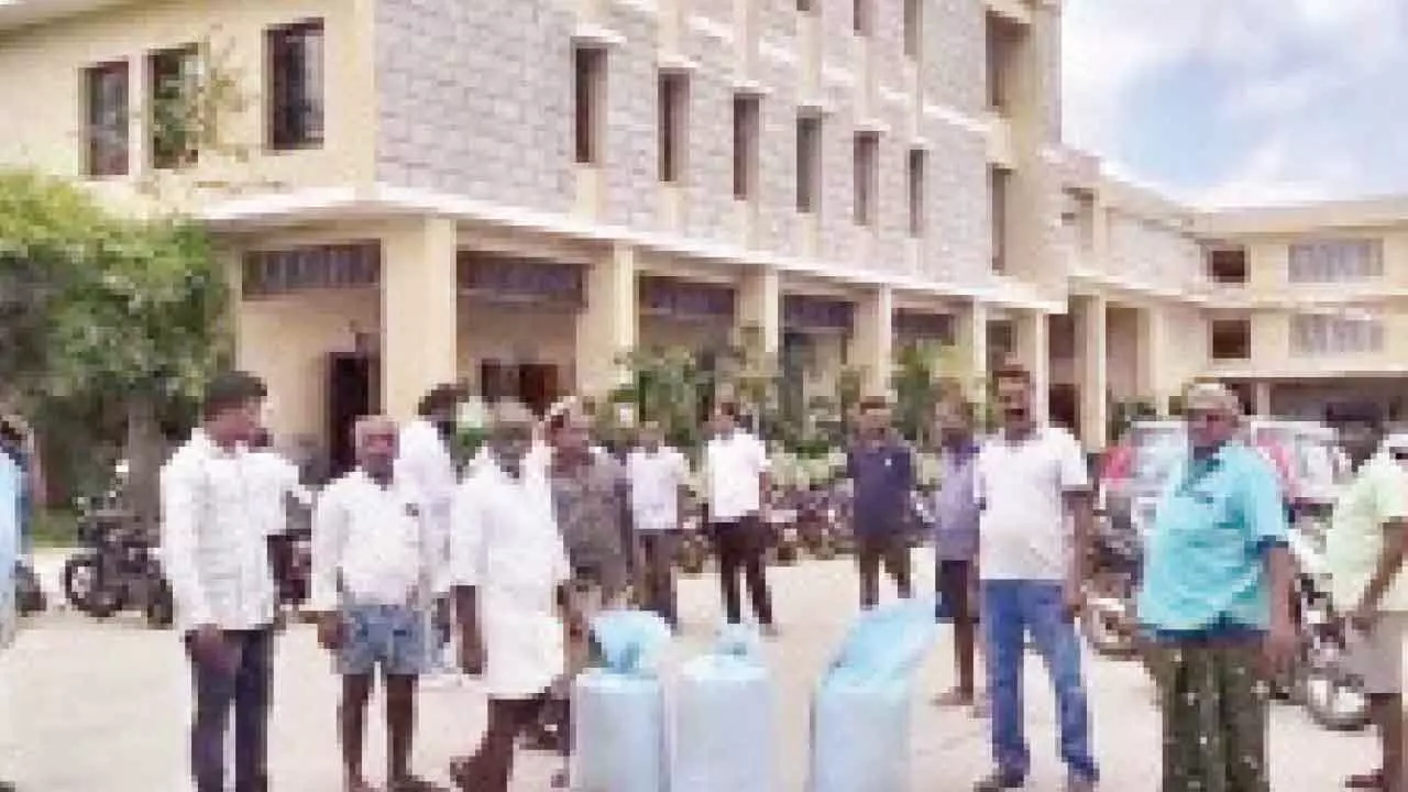 Fake fertilisers stir up protest in Nagarkurnool