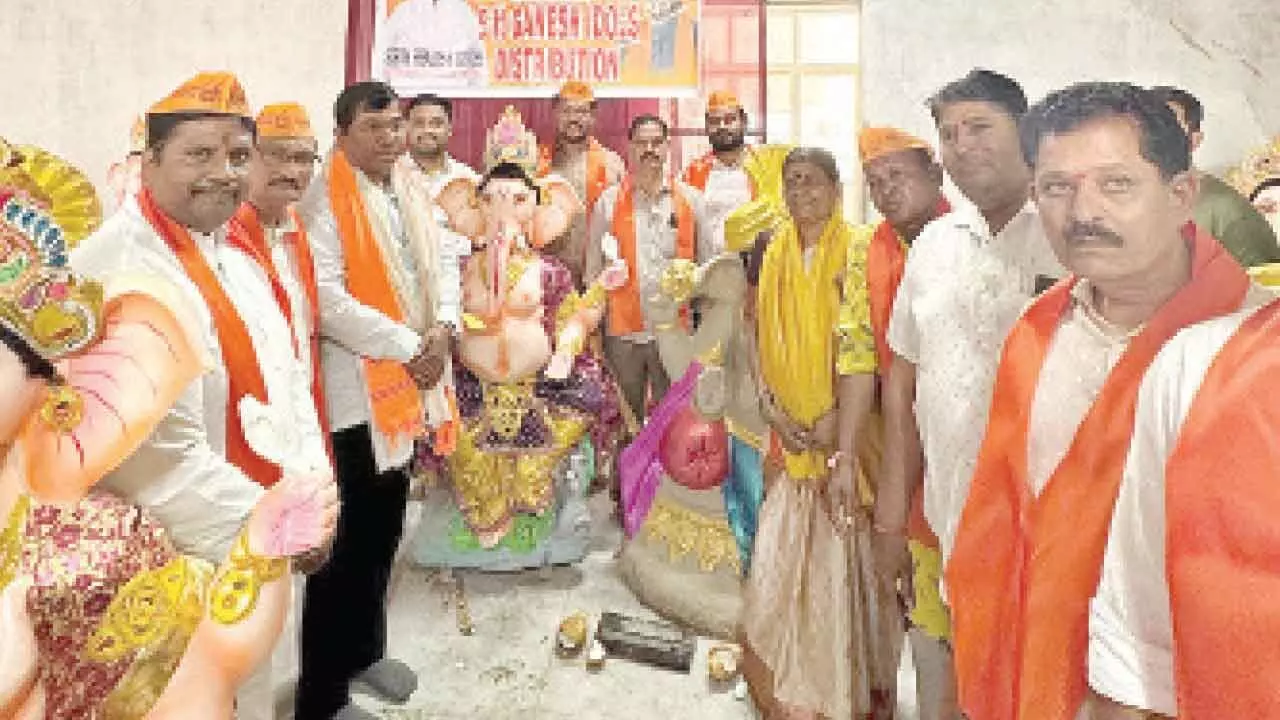 BJP leader distributes Ganesh idols, urges for peaceful and safe celebrations BJP leader distributes Ganesh idols, urges for peaceful and safe celebrations