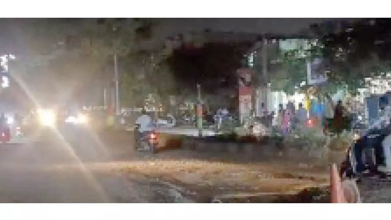 Residents in Gadwal grapple in dark as streetlights fail