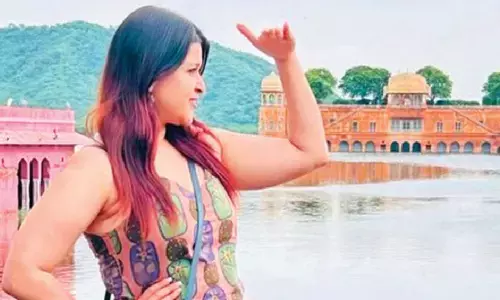Mannara Chopra enjoys Jaipur trip with Paris return cousins