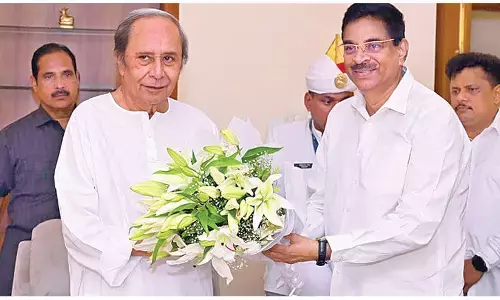Odisha Guv meets Naveen, enquires about health