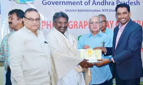 Photo captures thousand emotions: Collector