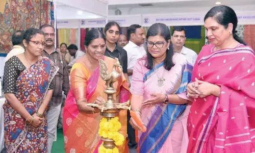 Gandhi Bunkar Mela inaugurated