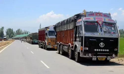Traffic suspended on Jammu-Srinagar national highway