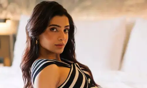 Samantha stuns in zebra gown