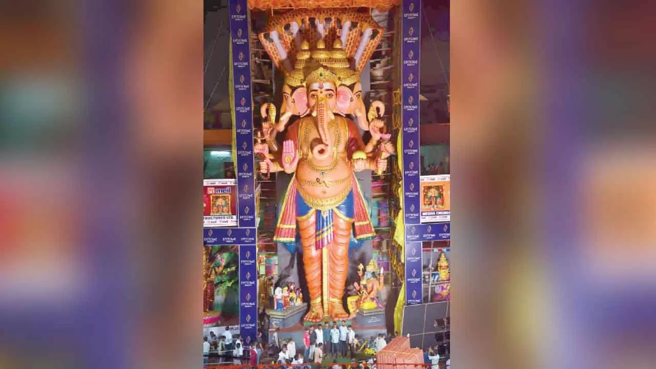 Grand bada Ganesh Agaman in Khairatabad Grand bada Ganesh Agaman in Khairatabad