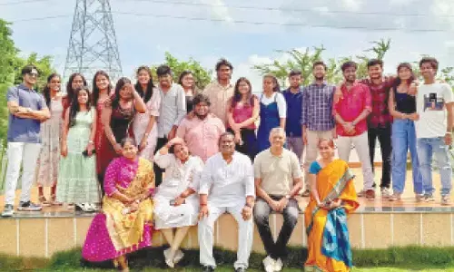 Enthusiastic farewell held for architecture students