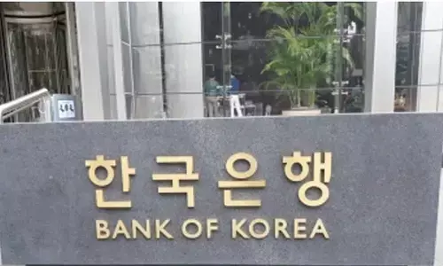 S. Korea keeps key rate frozen amid financial stability woes