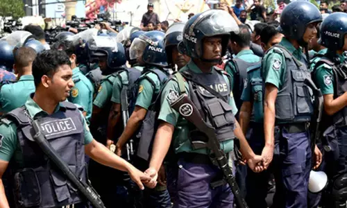 Bangladesh: 50 injured in police crackdown on students protesting outside Yunus residence
