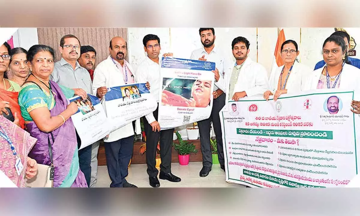 Collector signs pledge for eye donation