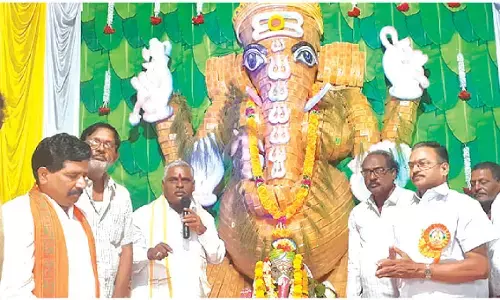 One-ton jaggery Ganesha steals the show
