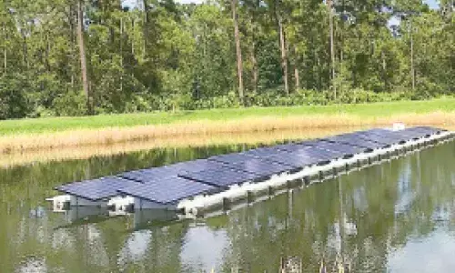 Floating solar power installation in lakes to integrate green tech