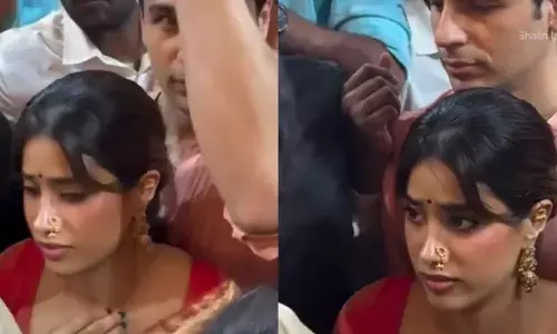 Fans notice Janhvi Kapoor looking uneasy during Ganpati pandal visit