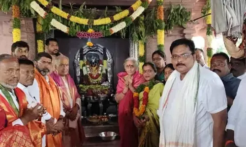 Minister NS Boseraju Visits Jogulamba Shakti Peetha; Welcomed by Dr. S.A. Sampath Kumar
