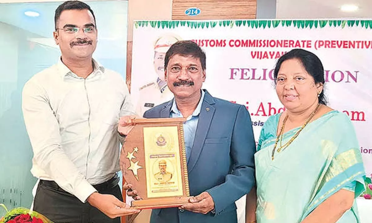 Customs official felicitated on retirement Customs official felicitated on retirement
