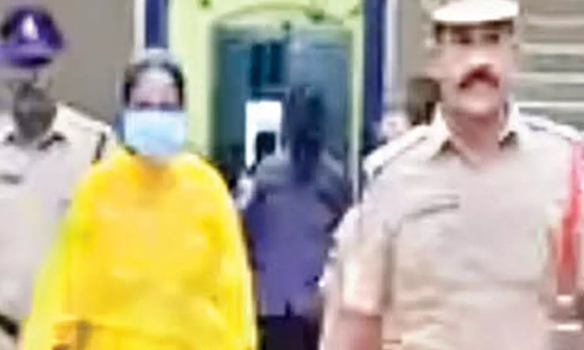 Nidigunta grilled for second day