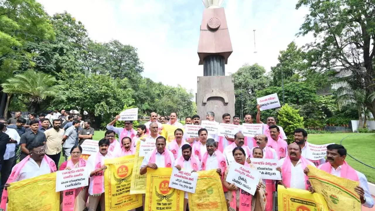 BRS stages Urea Protest with empty bags, blames Congress for crisis BRS stages Urea Protest with empty bags, blames Congress for crisis