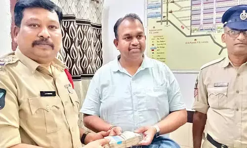 GRP returns lost bag with Rs 1.5 lakh to passenger