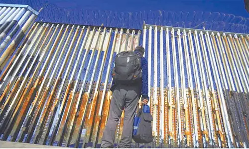 Do you want border wall to stop immigrants, SC asks govt