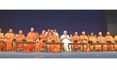 Jain seers rally behind Dharmasthala