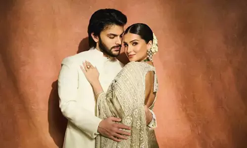 Tara Sutaria-Veer Pahariya make their relationship Insta official during Ganesh Chaturthi celebration