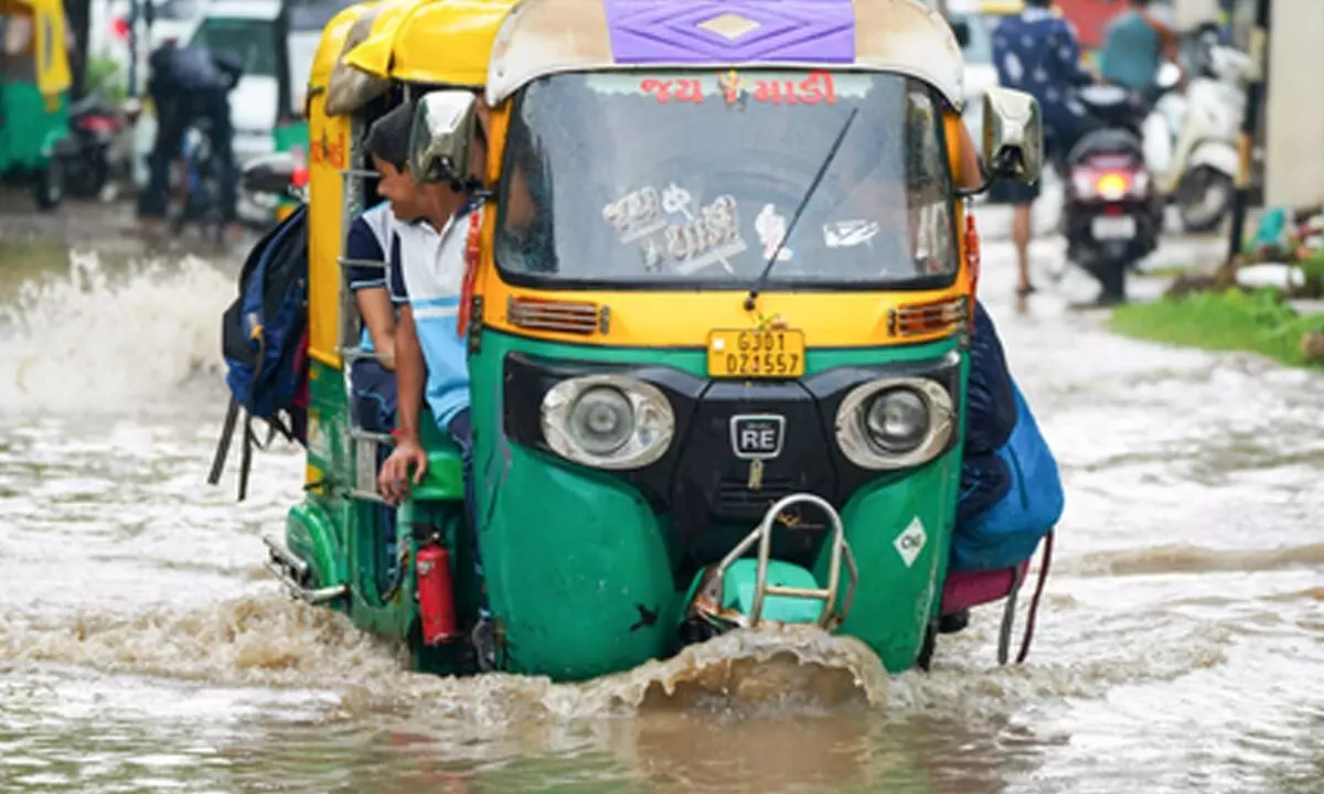 IMD forecasts heavy rainfall across Gujarat, orange alerts issued for select districts IMD forecasts heavy rainfall across Gujarat, orange alerts issued for select districts