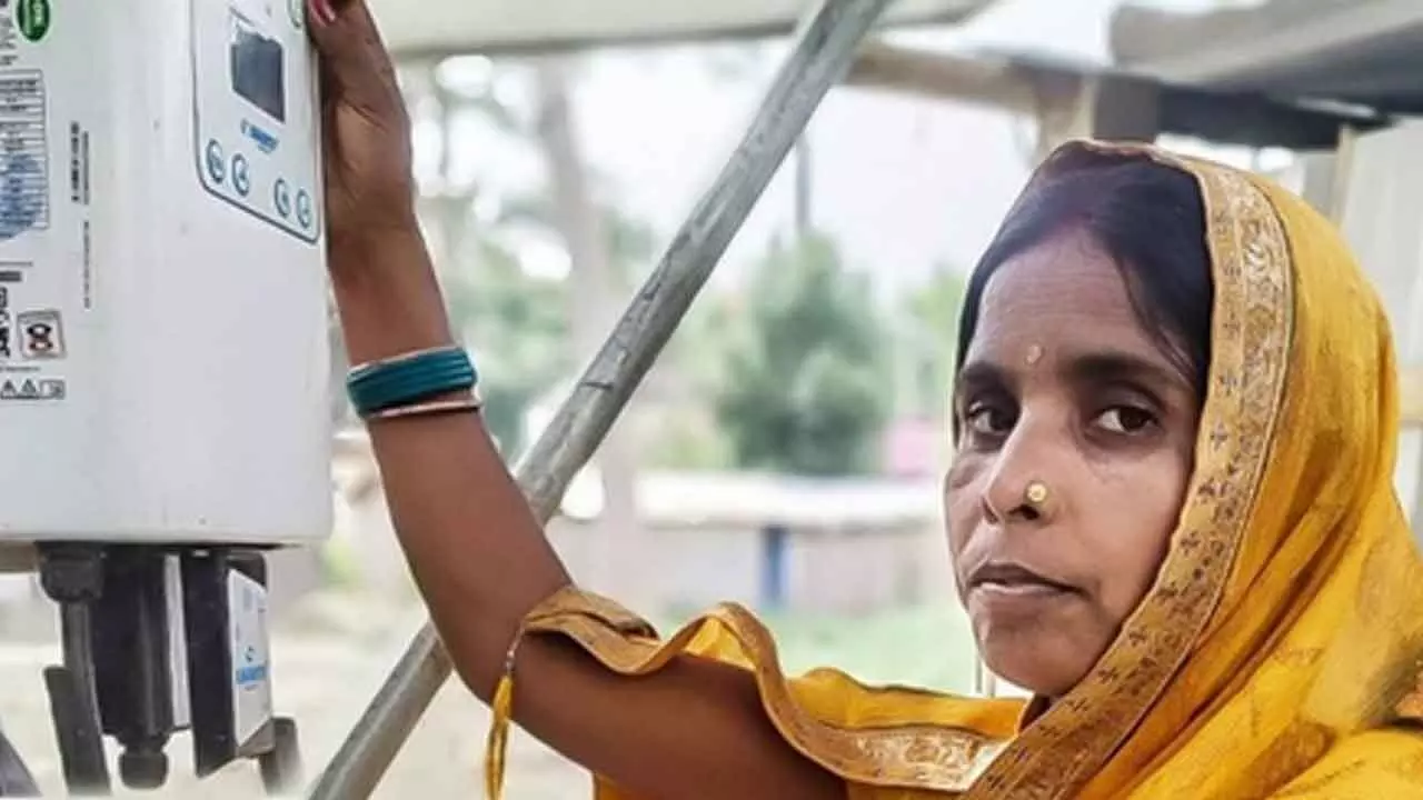 PM Modi hails Bihars Solar Didi, urges citizens to adopt solar power PM Modi hails Bihars Solar Didi, urges citizens to adopt solar power