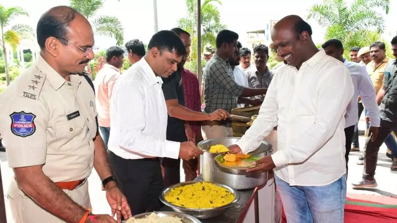 Annadanam Program Organized by Gadwal SP at District Police Headquarters