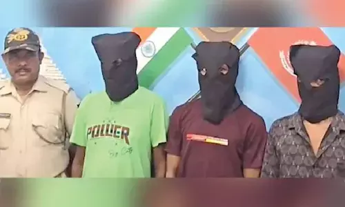 3 caught while selling brown sugar in Puri dist