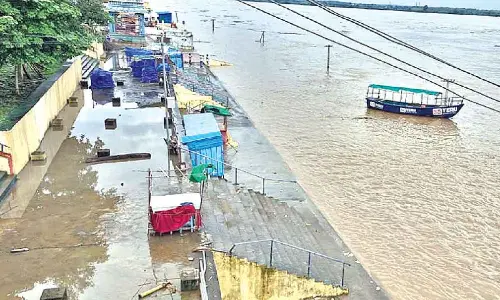 Godavari floods: Kalyana Katta, bathing ghats submerged