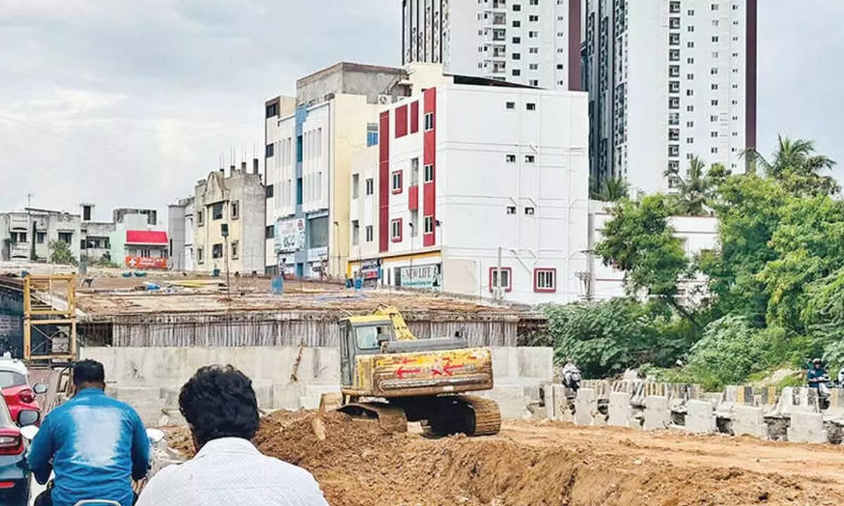 Under-construction roads irk commuters Under-construction roads irk commuters